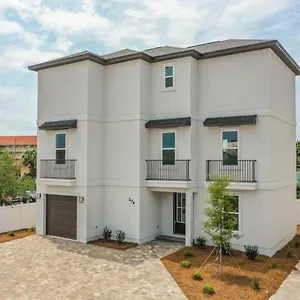 Majestic 3-story Near Beach, Free Wi-fi, Community Pool And Bbq Access , Destin United States