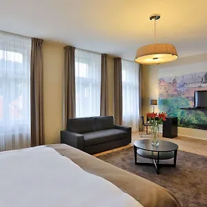 Aparthotel & ****