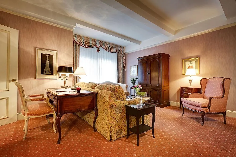 Hotel Elysee By Library Hotel Collection New York