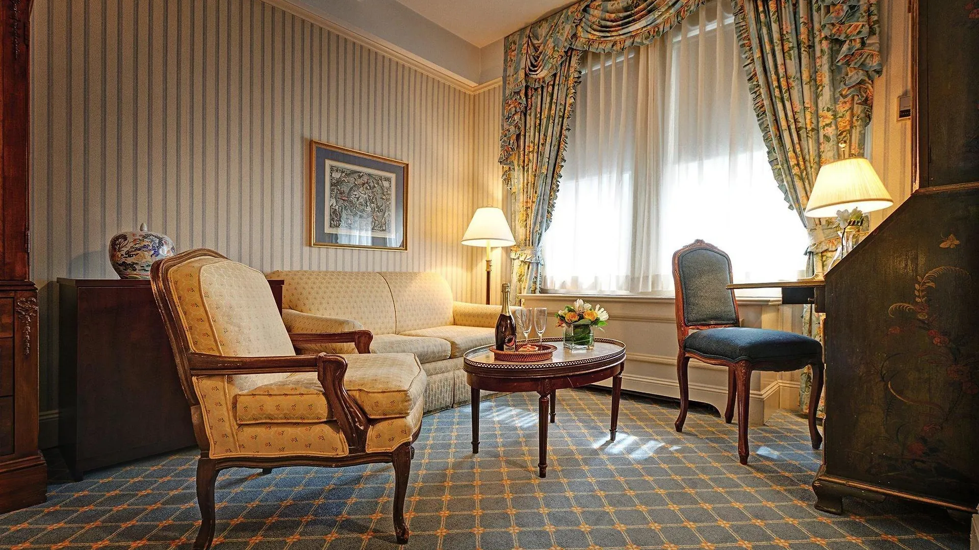 Hotel Elysee By Library Hotel Collection New York